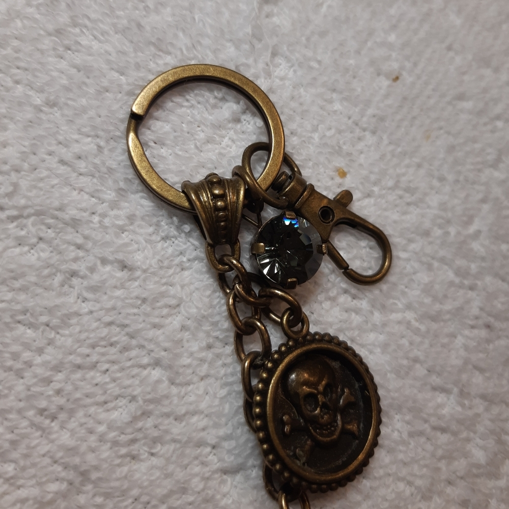 Skull keychain - Picture 3 of 5